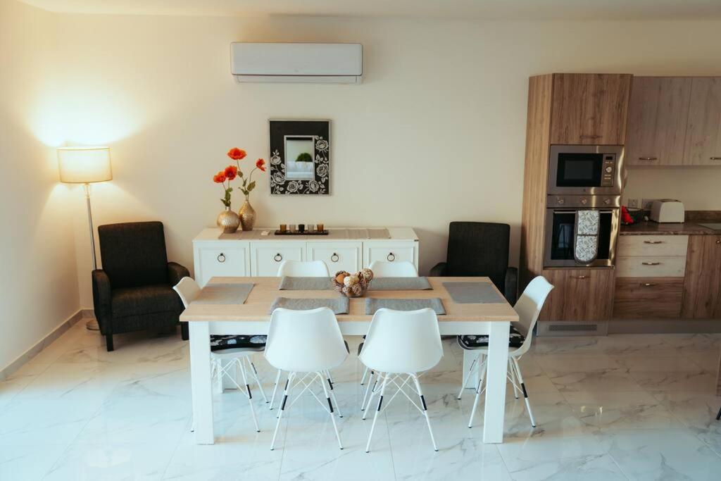 Apartment Luxurious Gozo Apartment, *