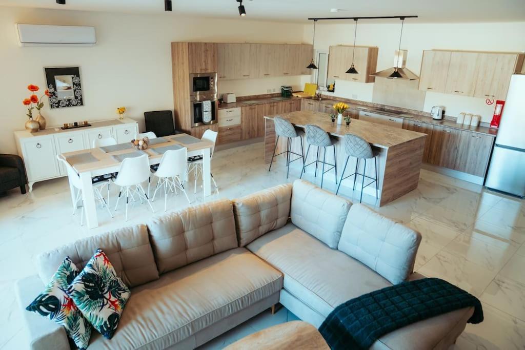 Luxurious Gozo Apartment, Apartment *